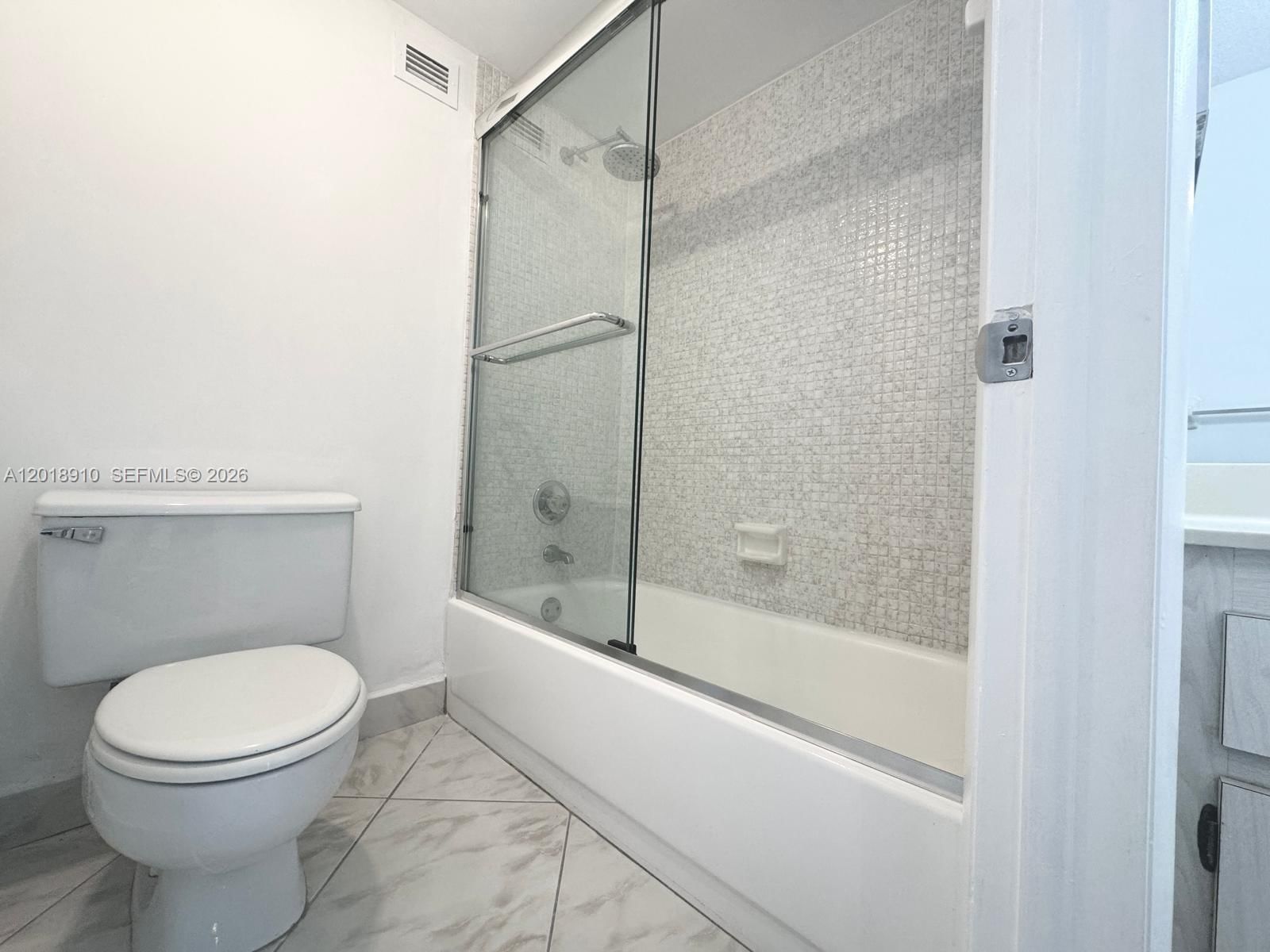 Real estate property located at 3800 Ocean Dr #1114, Broward, Hallmark Of Hollywood Con, Hollywood, FL