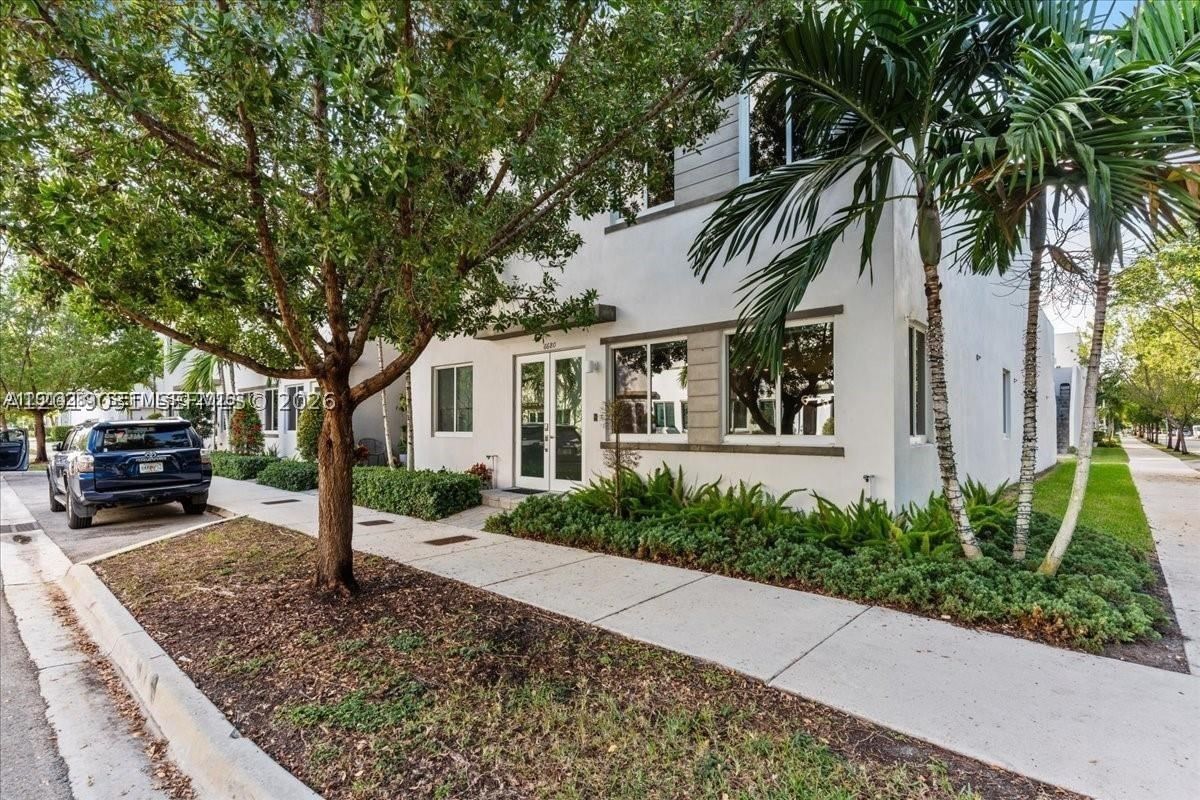 Real estate property located at 6680 102nd Path, Miami-dade, Landmark At Doral Central, Doral, FL