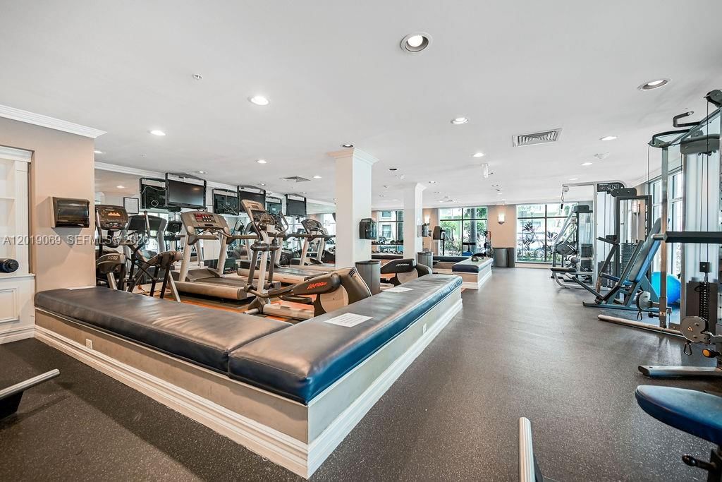 Real estate property located at 1900 Van Buren St #113B, Broward, Regent Park Condo, Hollywood, FL