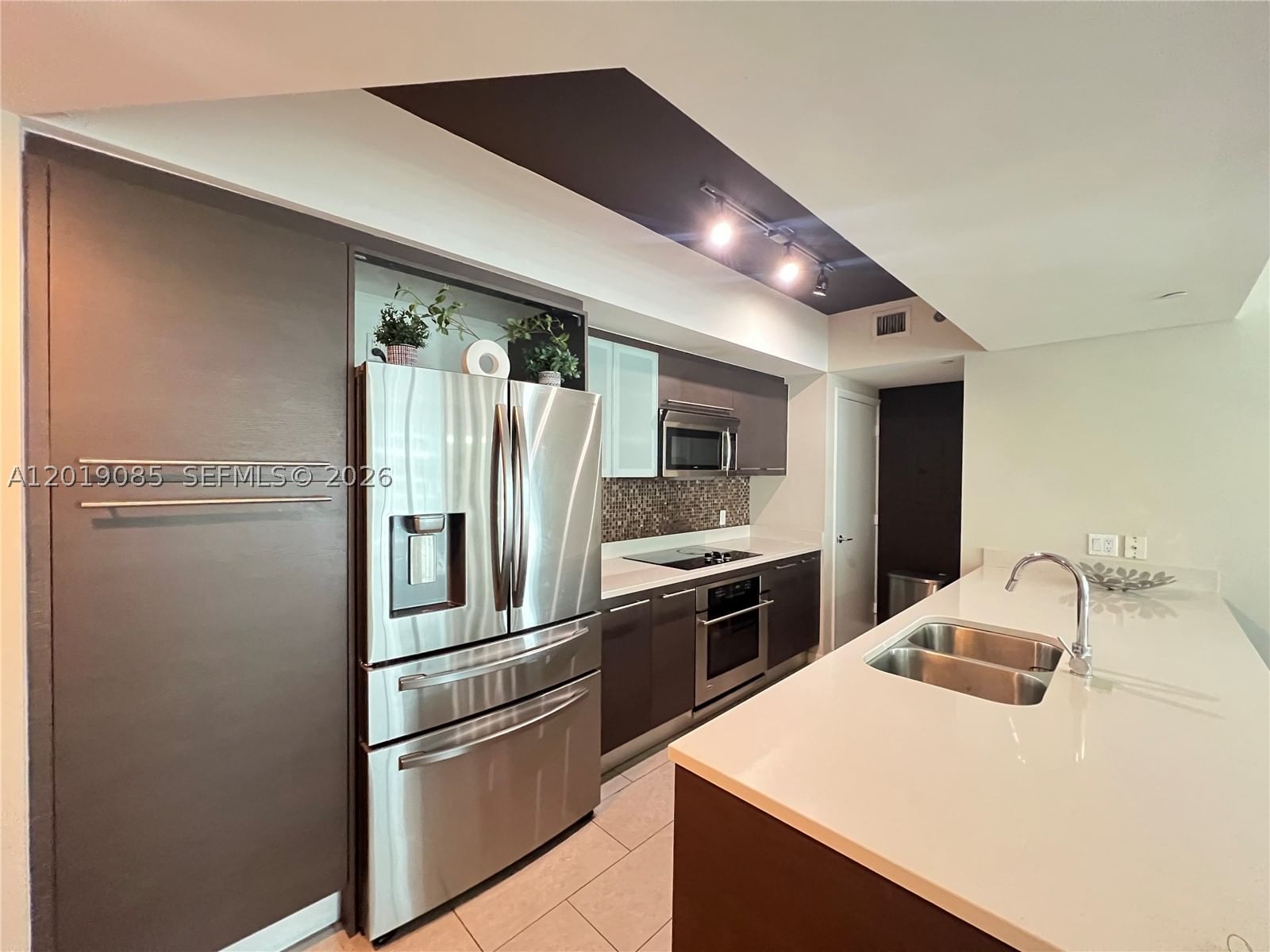Real estate property located at 55 6th St #3305, Miami-dade, 500 Brickell West Condo, Miami, FL