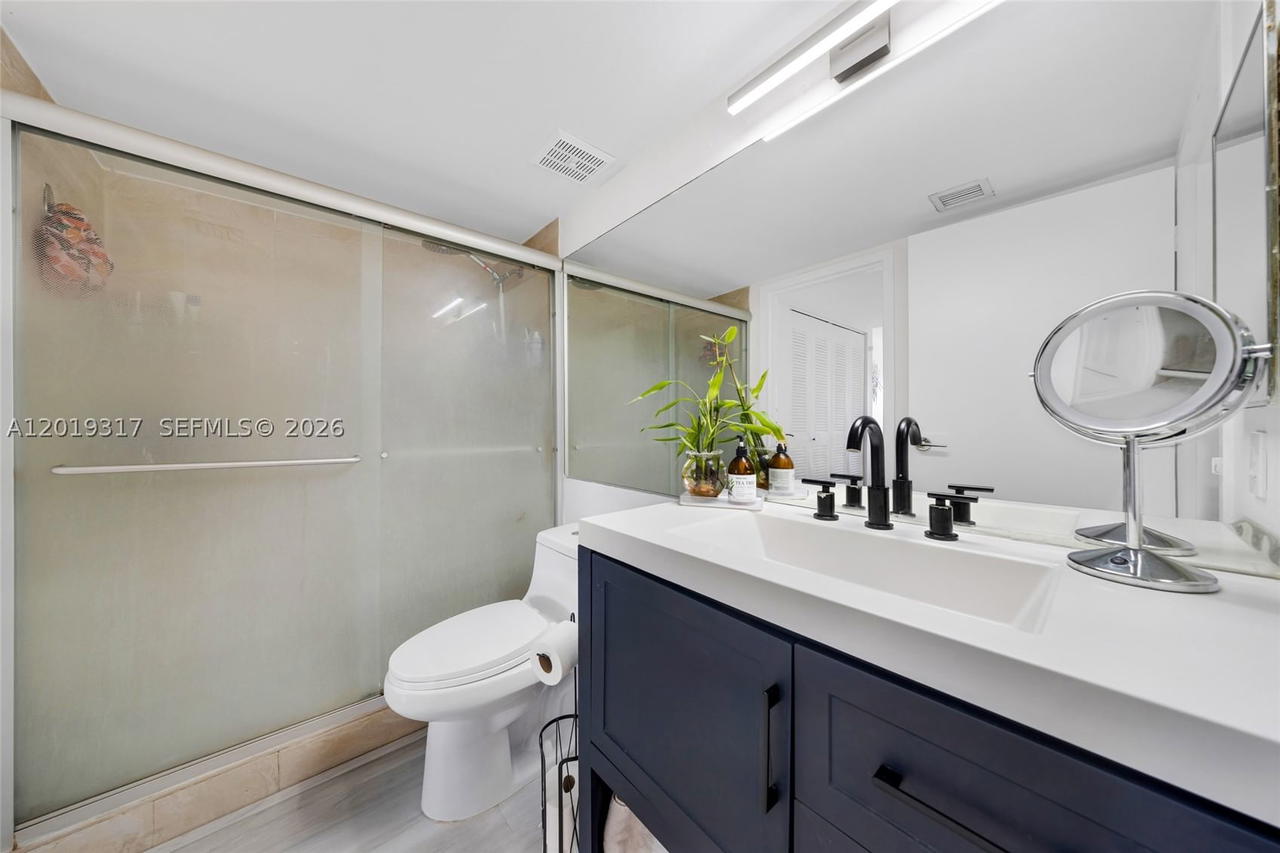 Real estate property located at 7601 Treasure Dr #923, Miami-dade, The Grandview Palace Cond, North Bay Village, FL