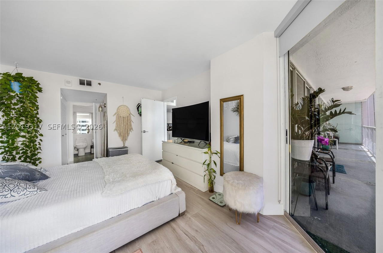 Real estate property located at 7601 Treasure Dr #923, Miami-dade, The Grandview Palace Cond, North Bay Village, FL