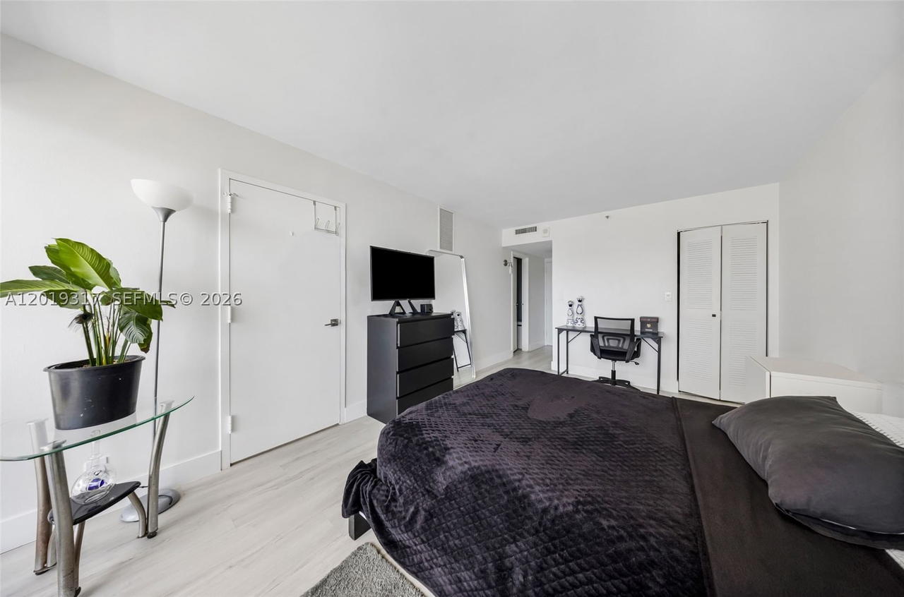 Real estate property located at 7601 Treasure Dr #923, Miami-dade, The Grandview Palace Cond, North Bay Village, FL