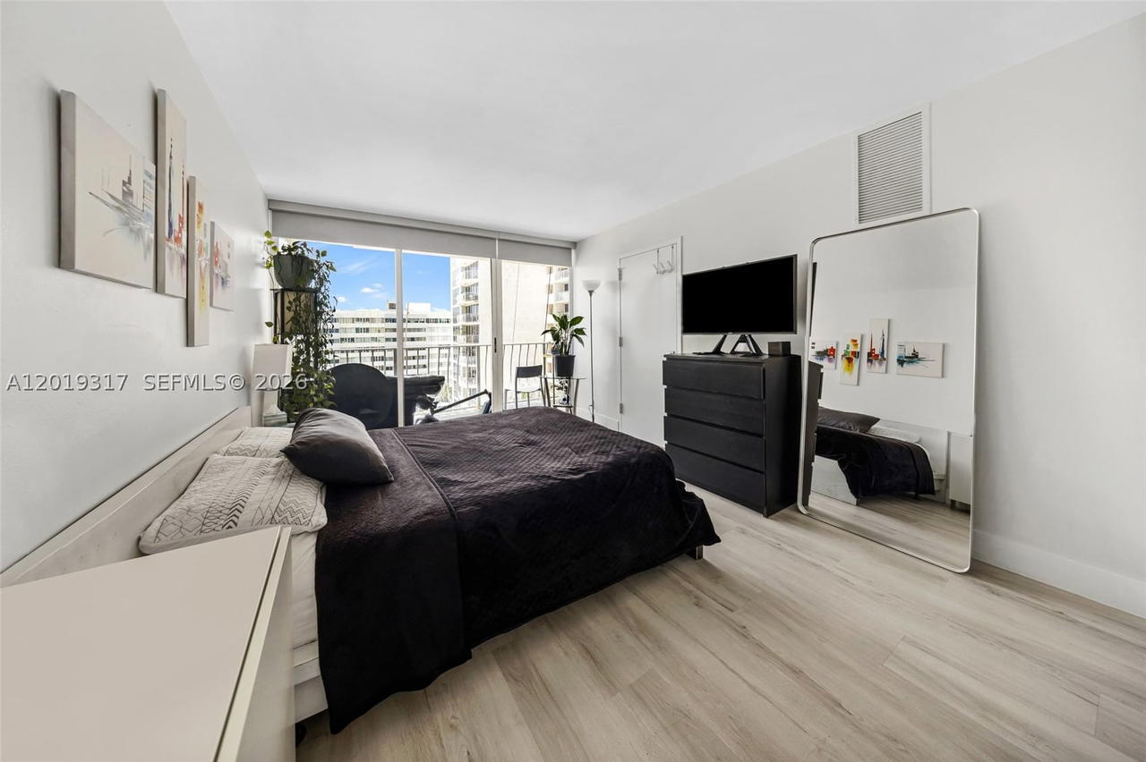 Real estate property located at 7601 Treasure Dr #923, Miami-dade, The Grandview Palace Cond, North Bay Village, FL