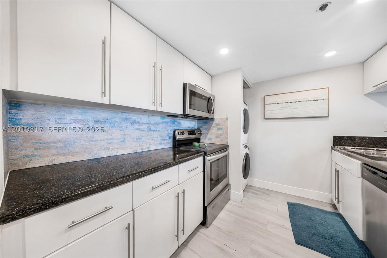 Real estate property located at 7601 Treasure Dr #923, Miami-dade, The Grandview Palace Cond, North Bay Village, FL