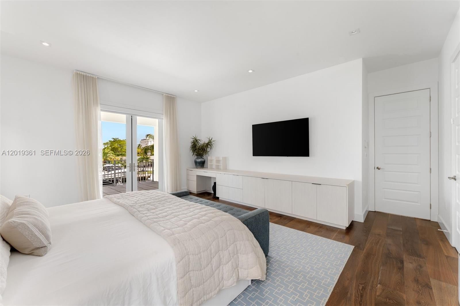 Real estate property located at 13040 Bayshore Dr, Miami-dade, Coronado Harbor, North Miami, FL