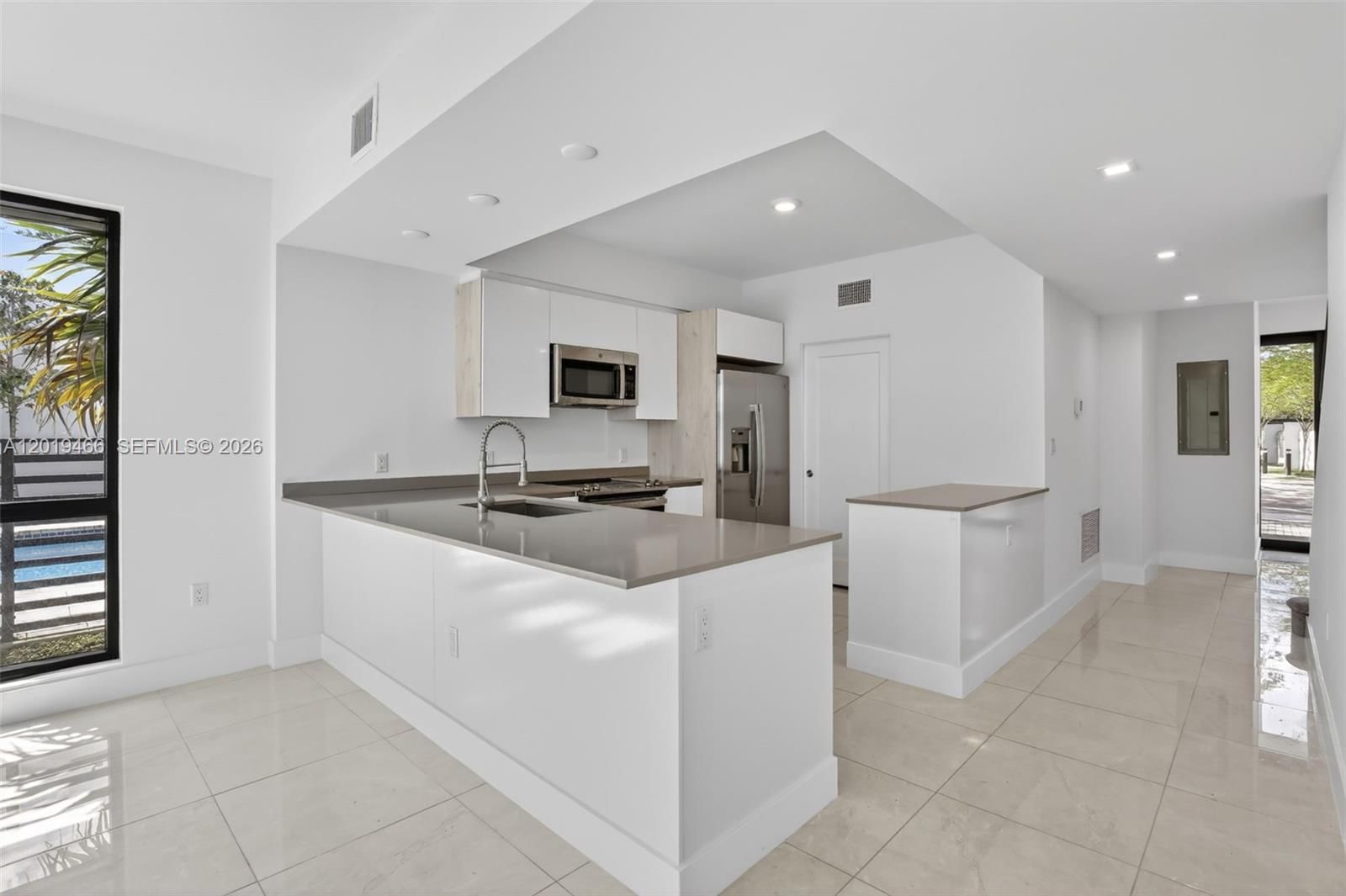 Real estate property located at 4101 Oak Pl, Broward, Oaks Place, Dania Beach, FL