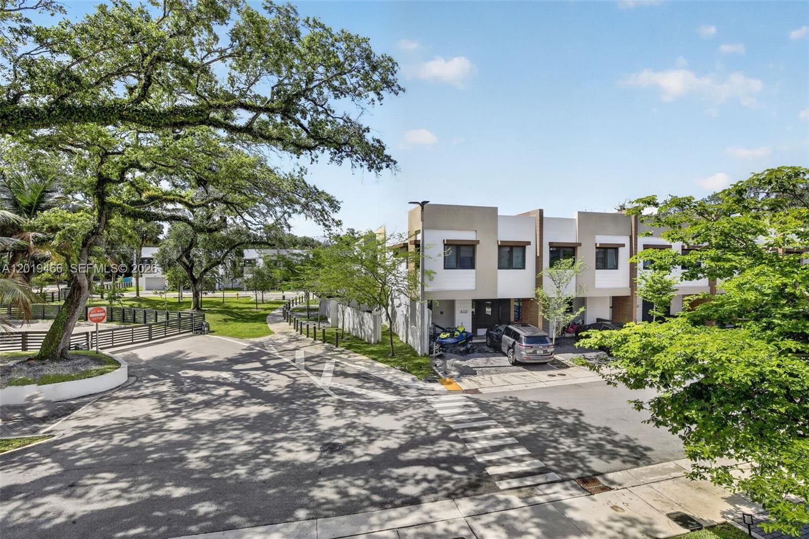 Real estate property located at 4101 Oak Pl, Broward, Oaks Place, Dania Beach, FL