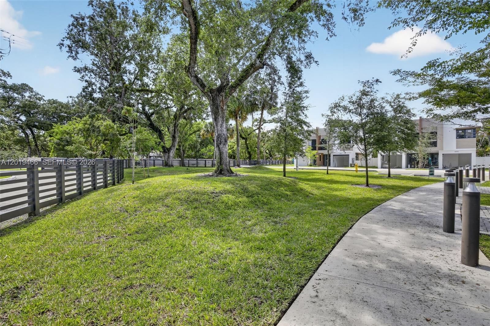 Real estate property located at 4101 Oak Pl, Broward, Oaks Place, Dania Beach, FL