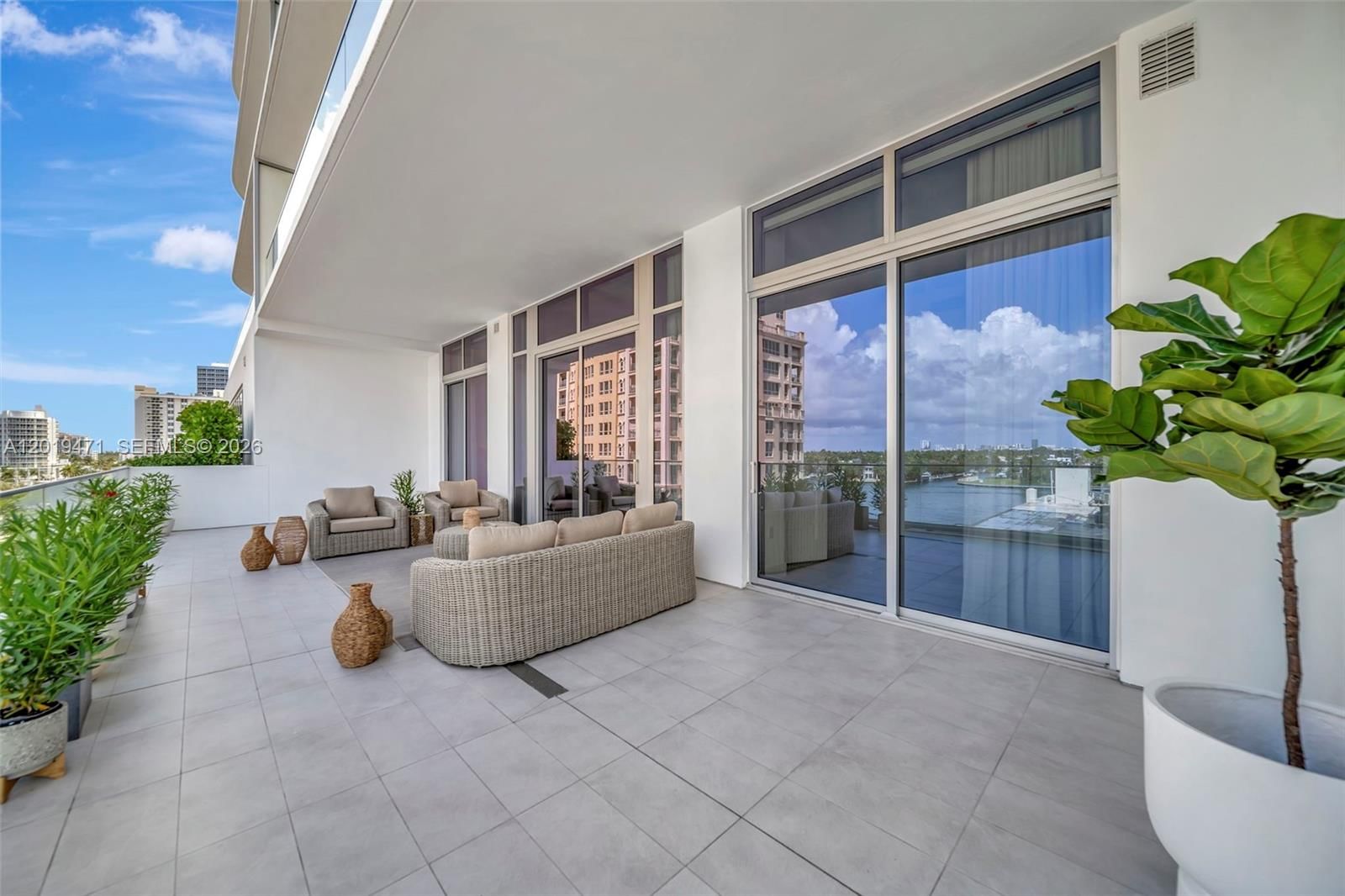 Real estate property located at 153 Seabreeze #403, Broward, Selene Oceanfront Res, Fort Lauderdale, FL