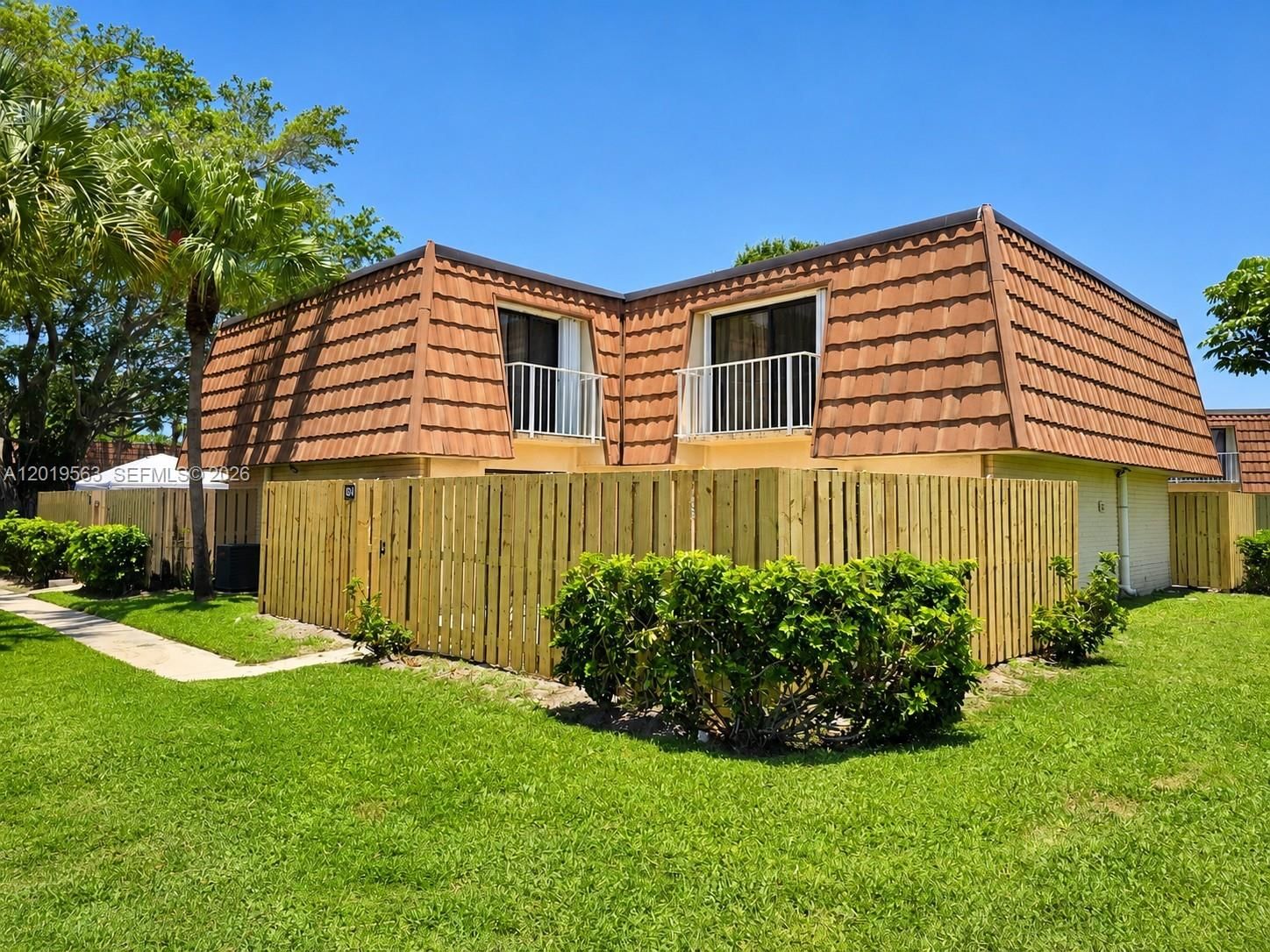 Real estate property located at 824 Blue Ridge Cir, Palm Beach, Waterside Luxury Townhome, West Palm Beach, FL