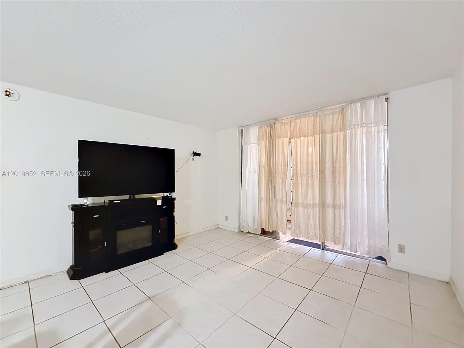 Real estate property located at 3000 48th Ter #126, Broward, Cypress Chase Condo No 5, Lauderdale Lakes, FL