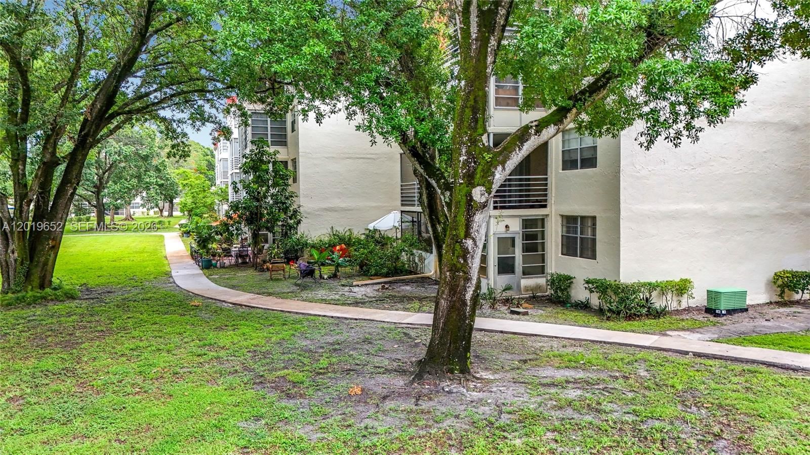 Real estate property located at 3000 48th Ter #126, Broward, Cypress Chase Condo No 5, Lauderdale Lakes, FL