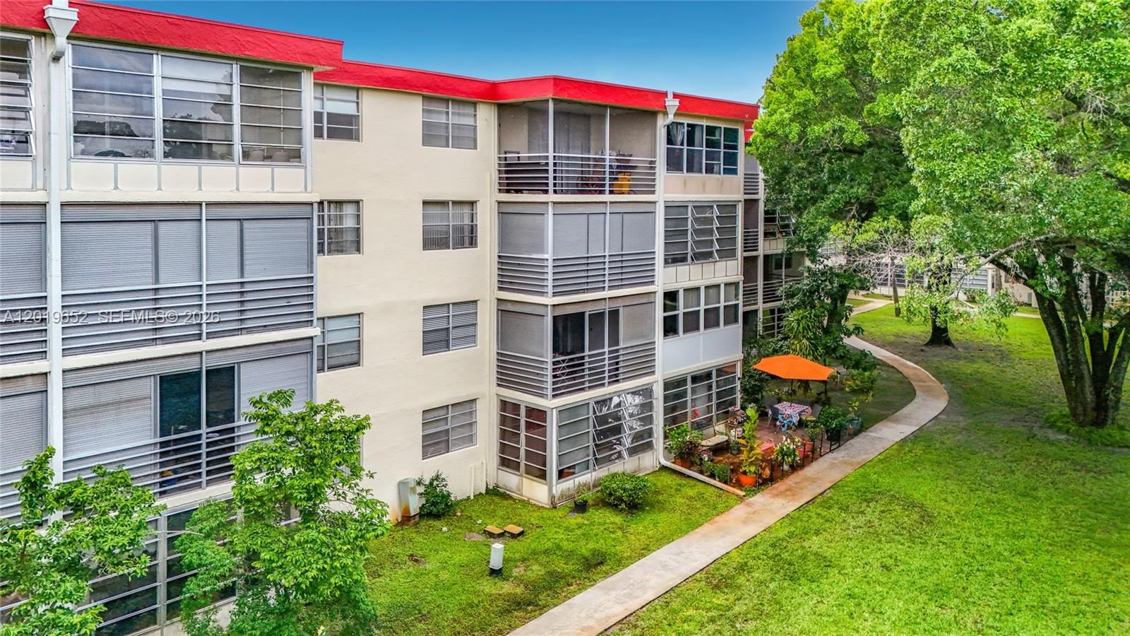 Real estate property located at 3000 48th Ter #126, Broward, Cypress Chase Condo No 5, Lauderdale Lakes, FL