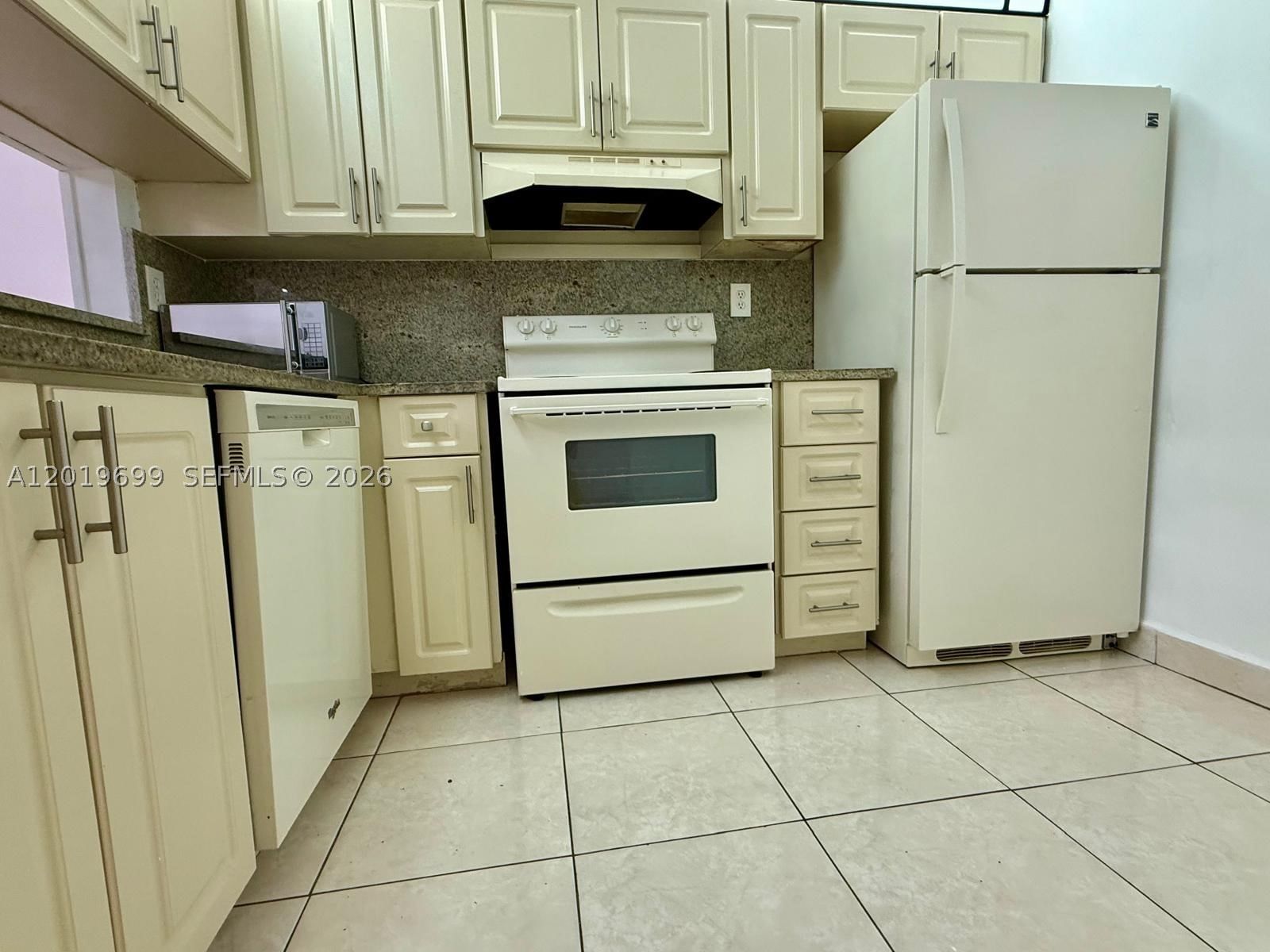 Real estate property located at 3470 Foxcroft Rd #204, Broward, Miramar Club Condominium, Miramar, FL