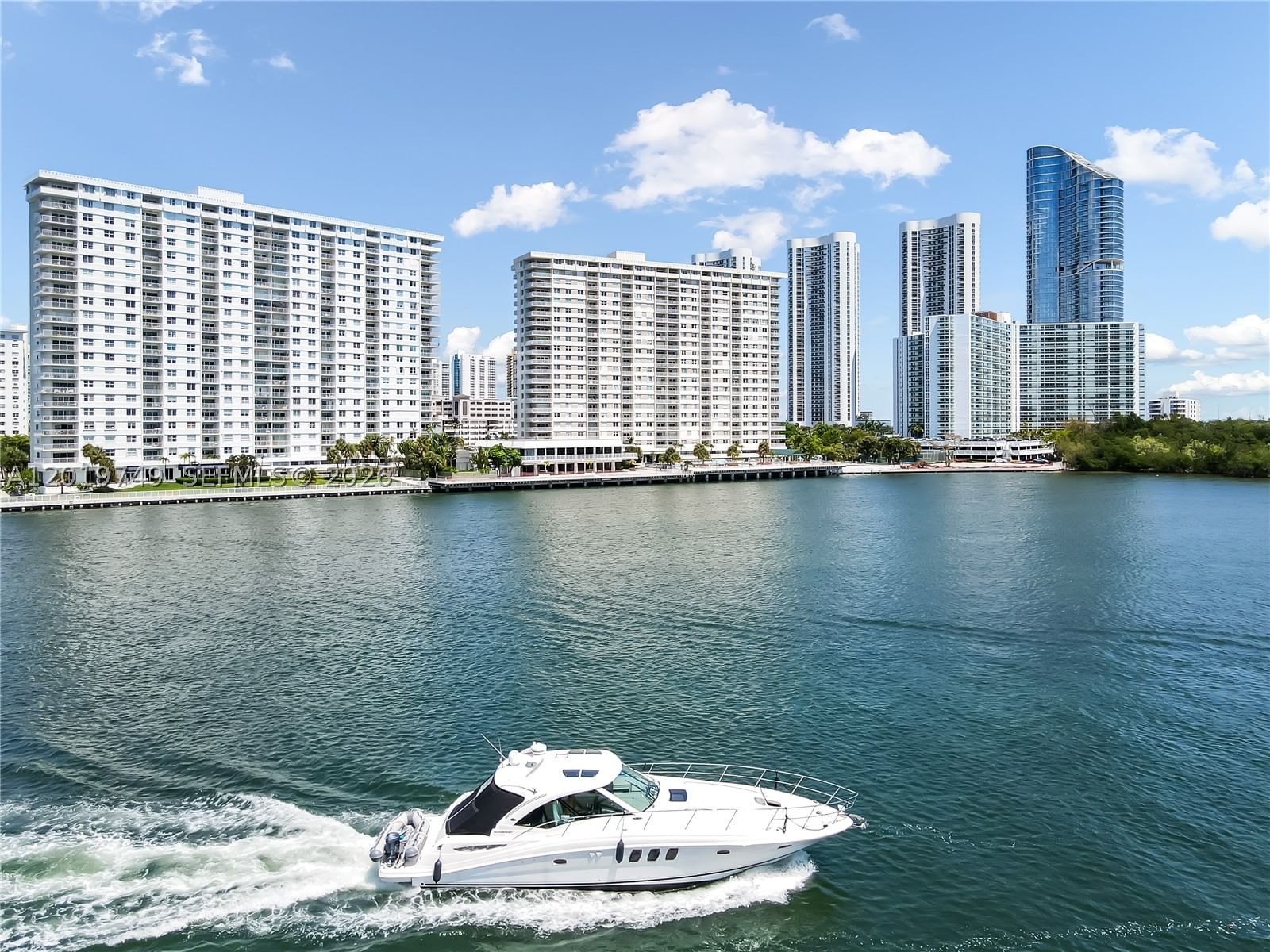 Real estate property located at 300 Bayview Dr #307, Miami-dade, Arlen House Condo, Sunny Isles Beach, FL