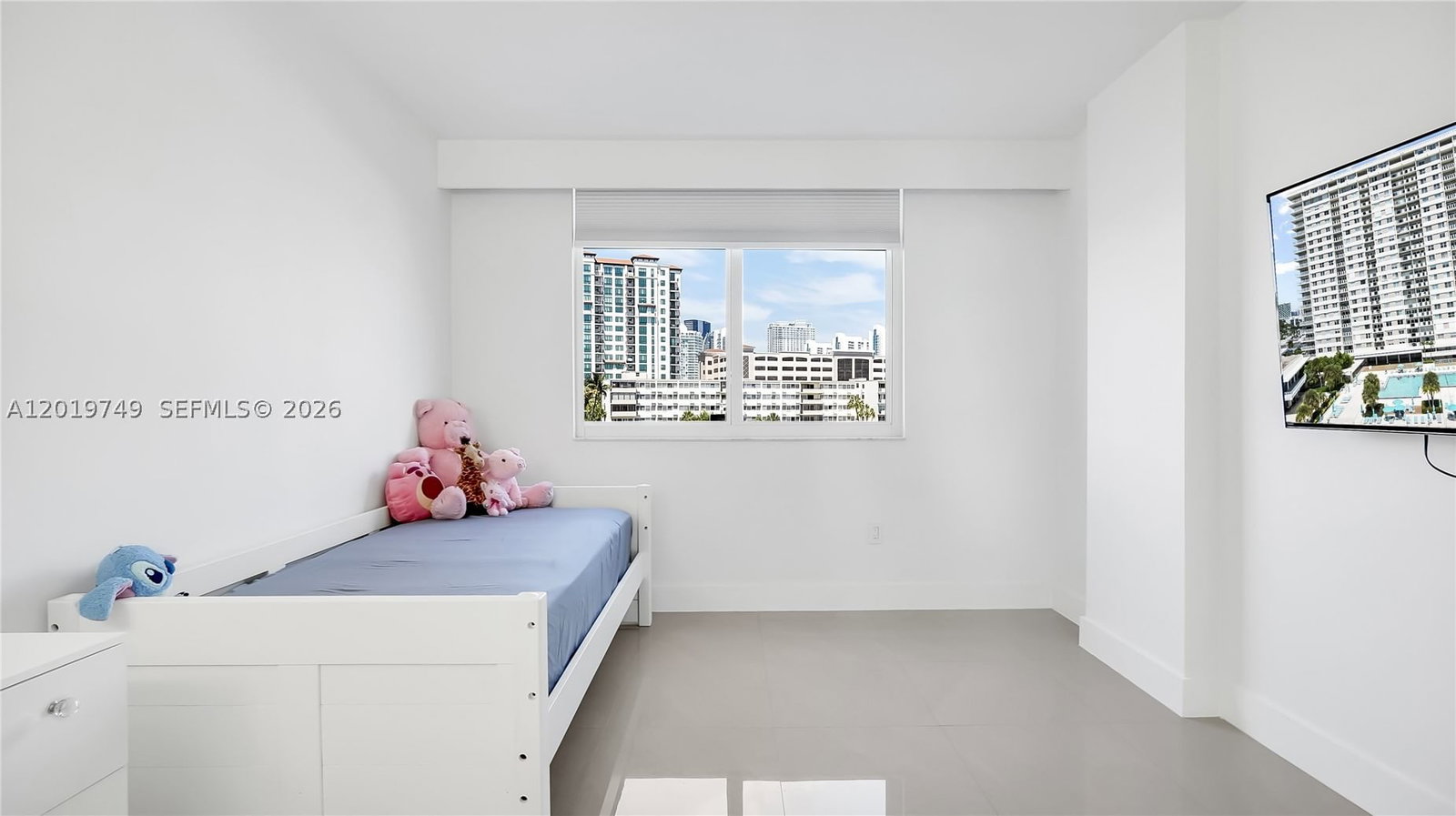 Real estate property located at 300 Bayview Dr #307, Miami-dade, Arlen House Condo, Sunny Isles Beach, FL