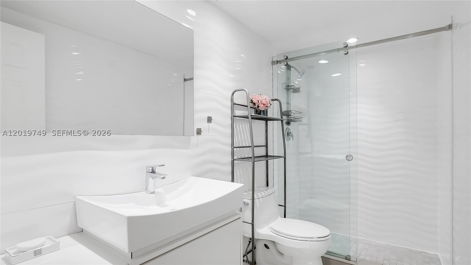 Real estate property located at 300 Bayview Dr #307, Miami-dade, Arlen House Condo, Sunny Isles Beach, FL