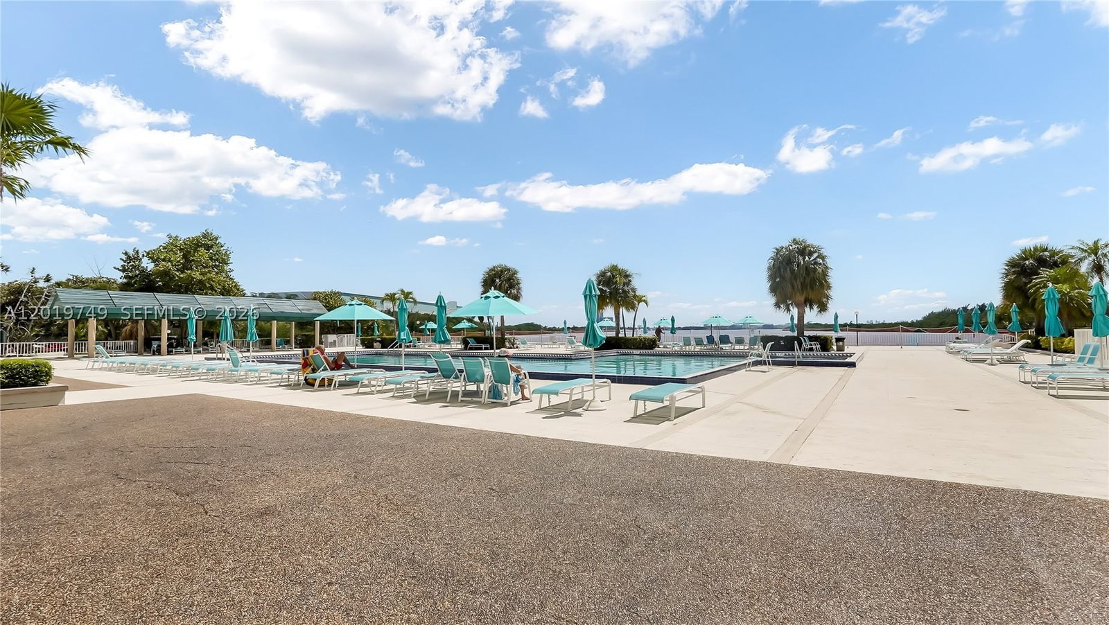 Real estate property located at 300 Bayview Dr #307, Miami-dade, Arlen House Condo, Sunny Isles Beach, FL