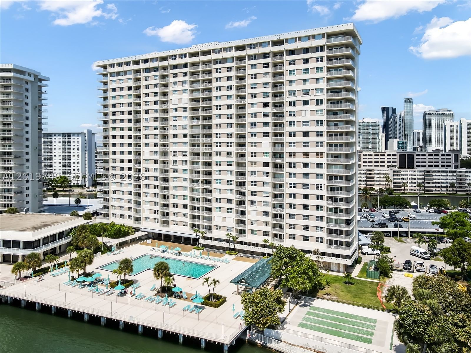 Real estate property located at 300 Bayview Dr #307, Miami-dade, Arlen House Condo, Sunny Isles Beach, FL