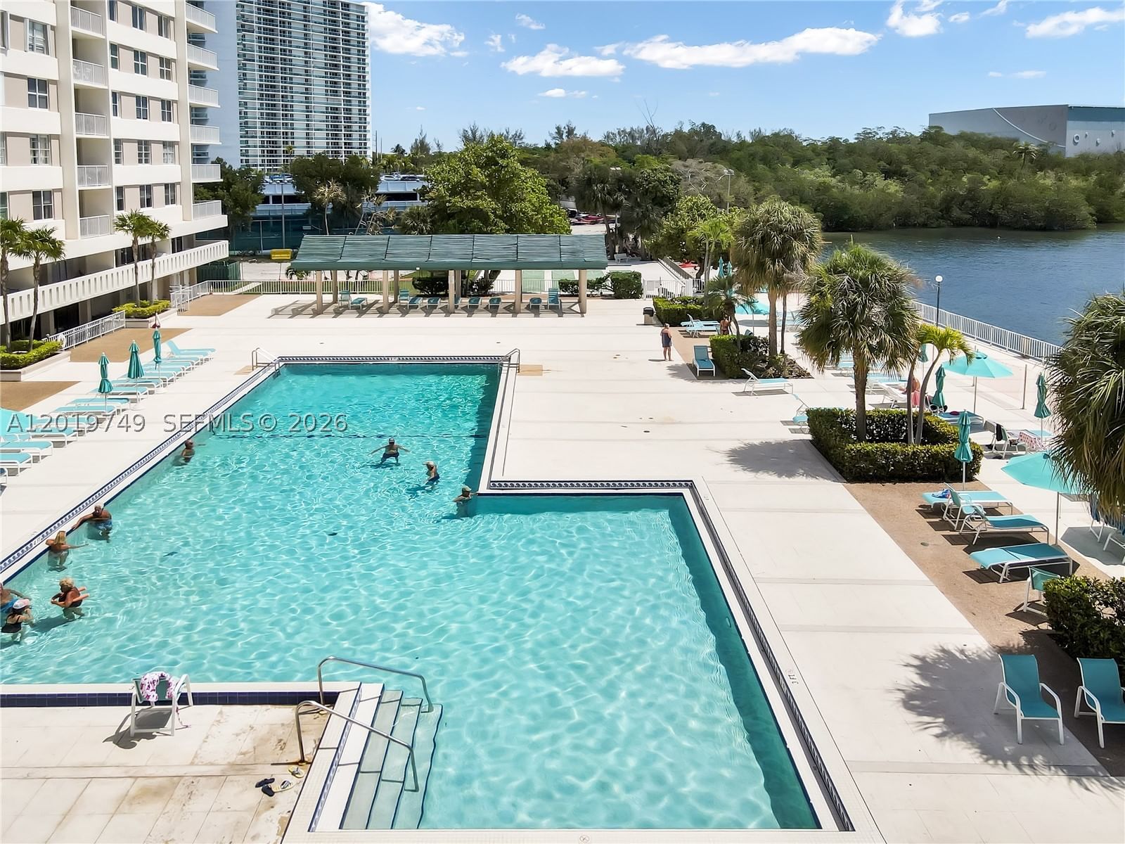 Real estate property located at 300 Bayview Dr #307, Miami-dade, Arlen House Condo, Sunny Isles Beach, FL
