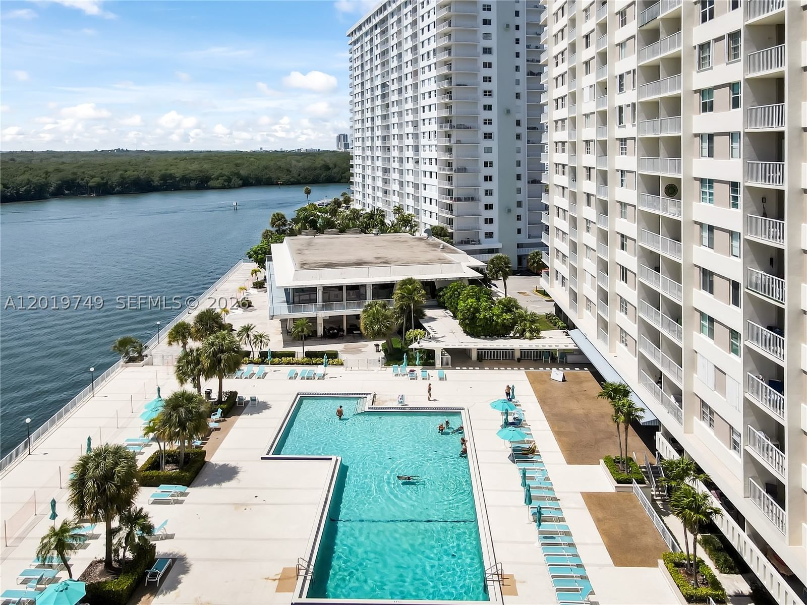 Real estate property located at 300 Bayview Dr #307, Miami-dade, Arlen House Condo, Sunny Isles Beach, FL