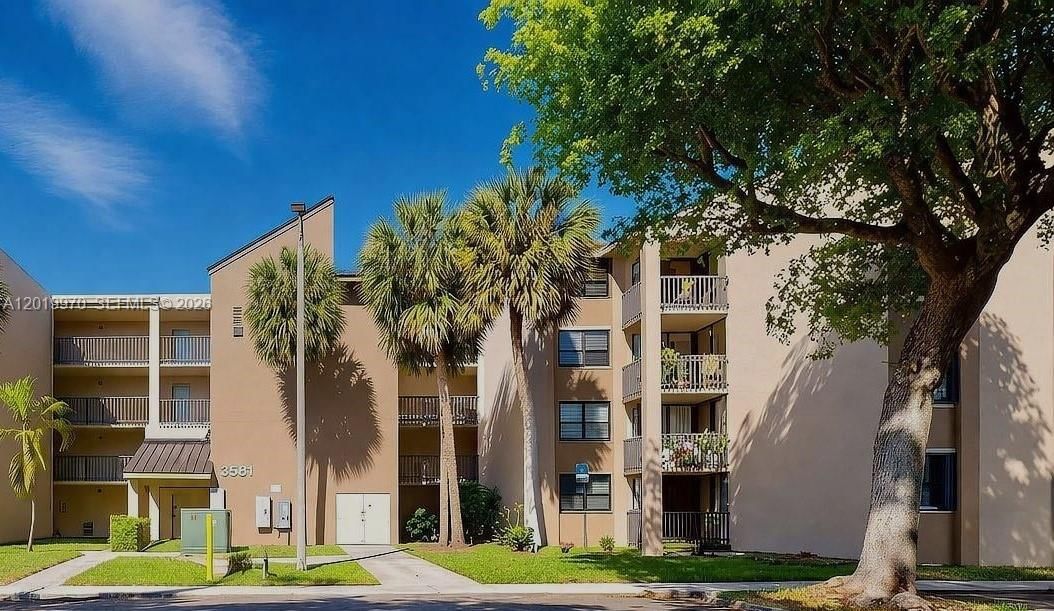 Real estate property located at 3581 117th Ave #5-206, Miami-dade, Westbird Village Condo, Miami, FL