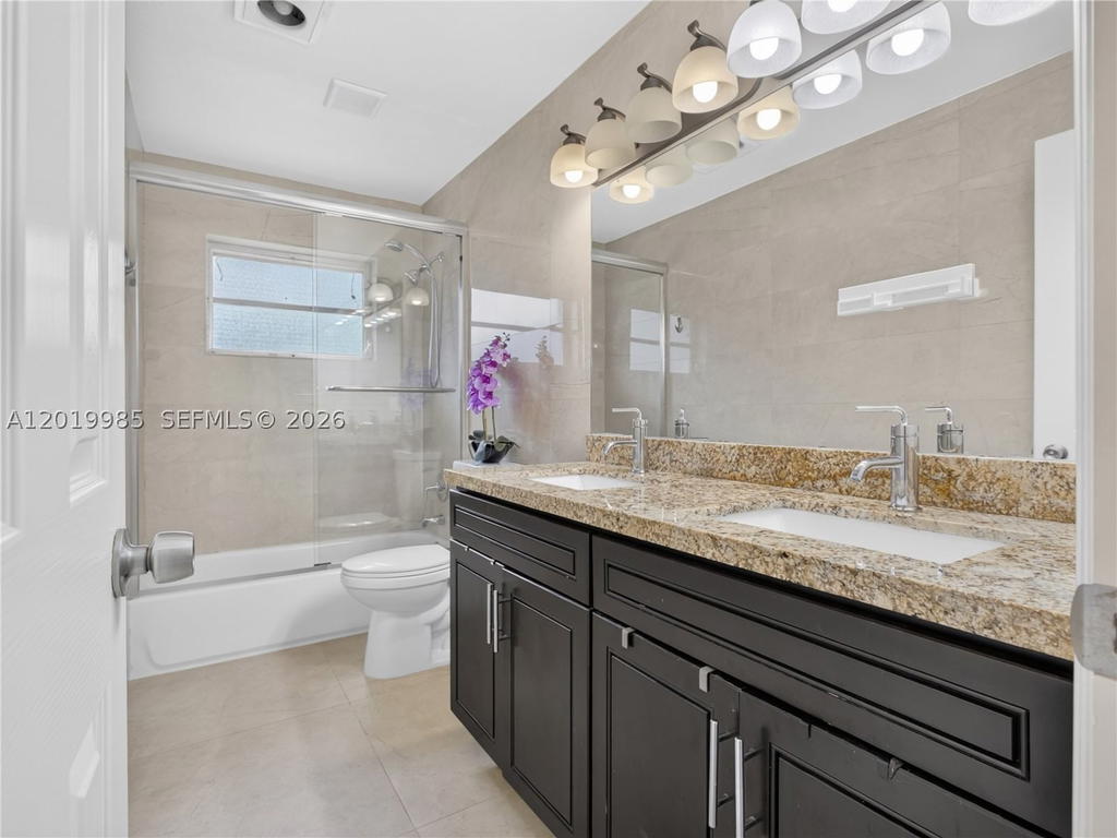 Real estate property located at 16641 Royal Poinciana Dr, Broward, Bonaventure Lakes, Weston, FL