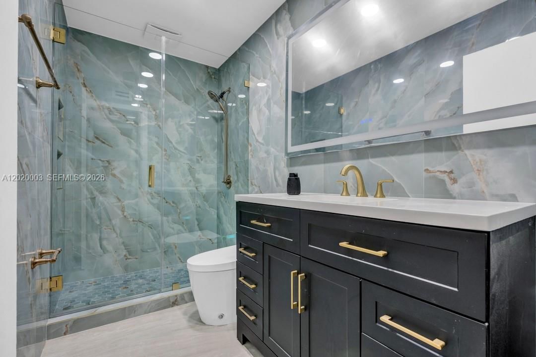 Real estate property located at 76 Isle Of Venice Dr C, Broward, 76 Isle Of Venice Co-op, Fort Lauderdale, FL