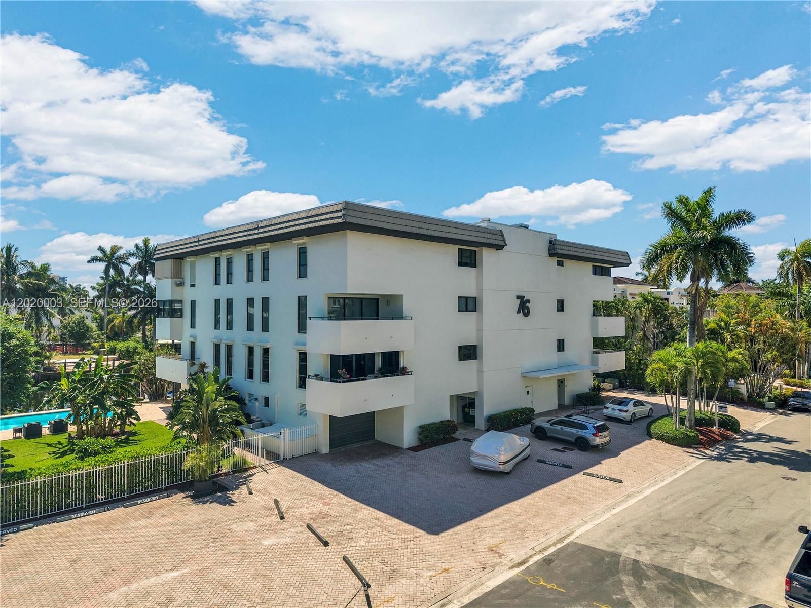 Real estate property located at 76 Isle Of Venice Dr C, Broward, 76 Isle Of Venice Co-op, Fort Lauderdale, FL