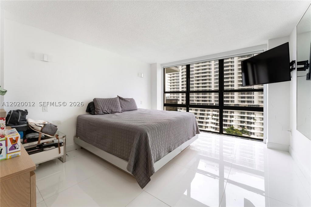 Real estate property located at 600 36th St #1111, Miami-dade, Charter Club Condo, Miami, FL