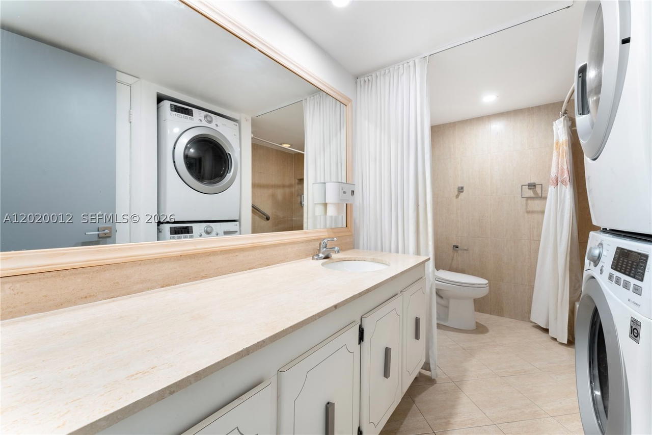 Real estate property located at 600 36th St #1111, Miami-dade, Charter Club Condo, Miami, FL