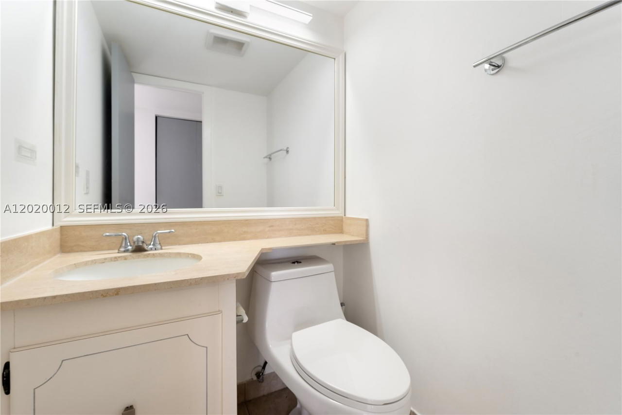 Real estate property located at 600 36th St #1111, Miami-dade, Charter Club Condo, Miami, FL