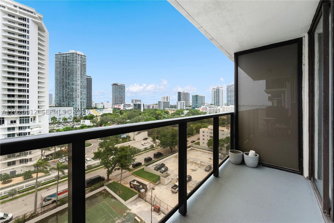 Real estate property located at 600 36th St #1111, Miami-dade, Charter Club Condo, Miami, FL