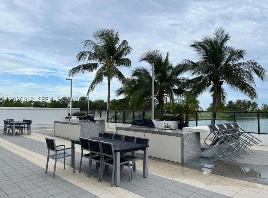 Real estate property located at 600 36th St #1111, Miami-dade, Charter Club Condo, Miami, FL