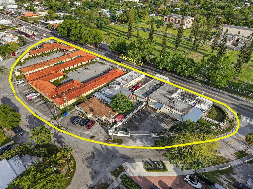 Real estate property located at 4445 8th St, Miami-dade, Tamiami Trail Park, Miami, FL