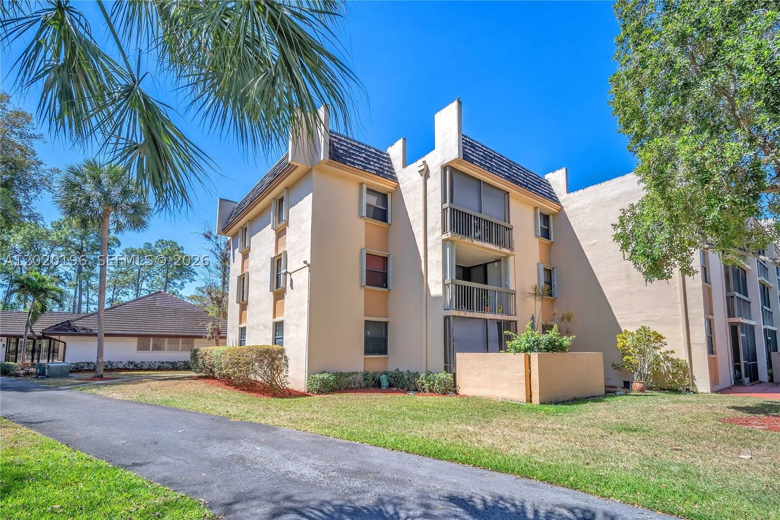 Real estate property located at 8437 Forest Hills Dr #304, Broward, Greenglades Condo Iii, Coral Springs, FL