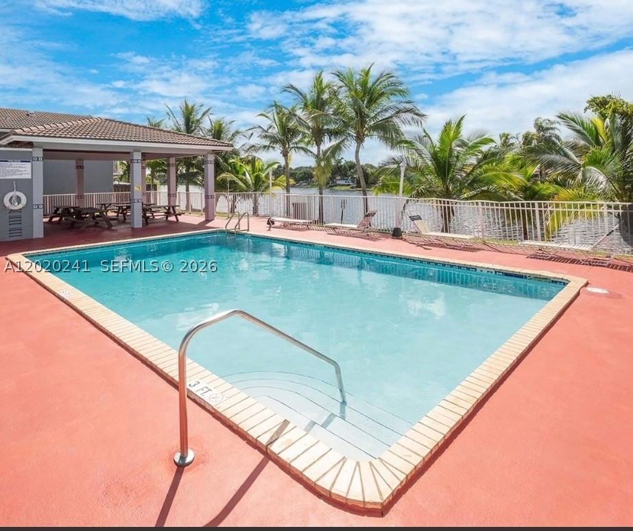 Real estate property located at 6950 173rd Dr #2202, Miami-dade, Lago Del Rey Condo, Hialeah, FL