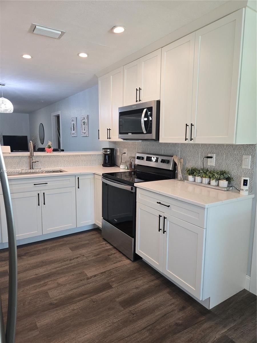 Real estate property located at 12051 Suellen Cir, Palm Beach, Channing Villas Of Wellin, Wellington, FL