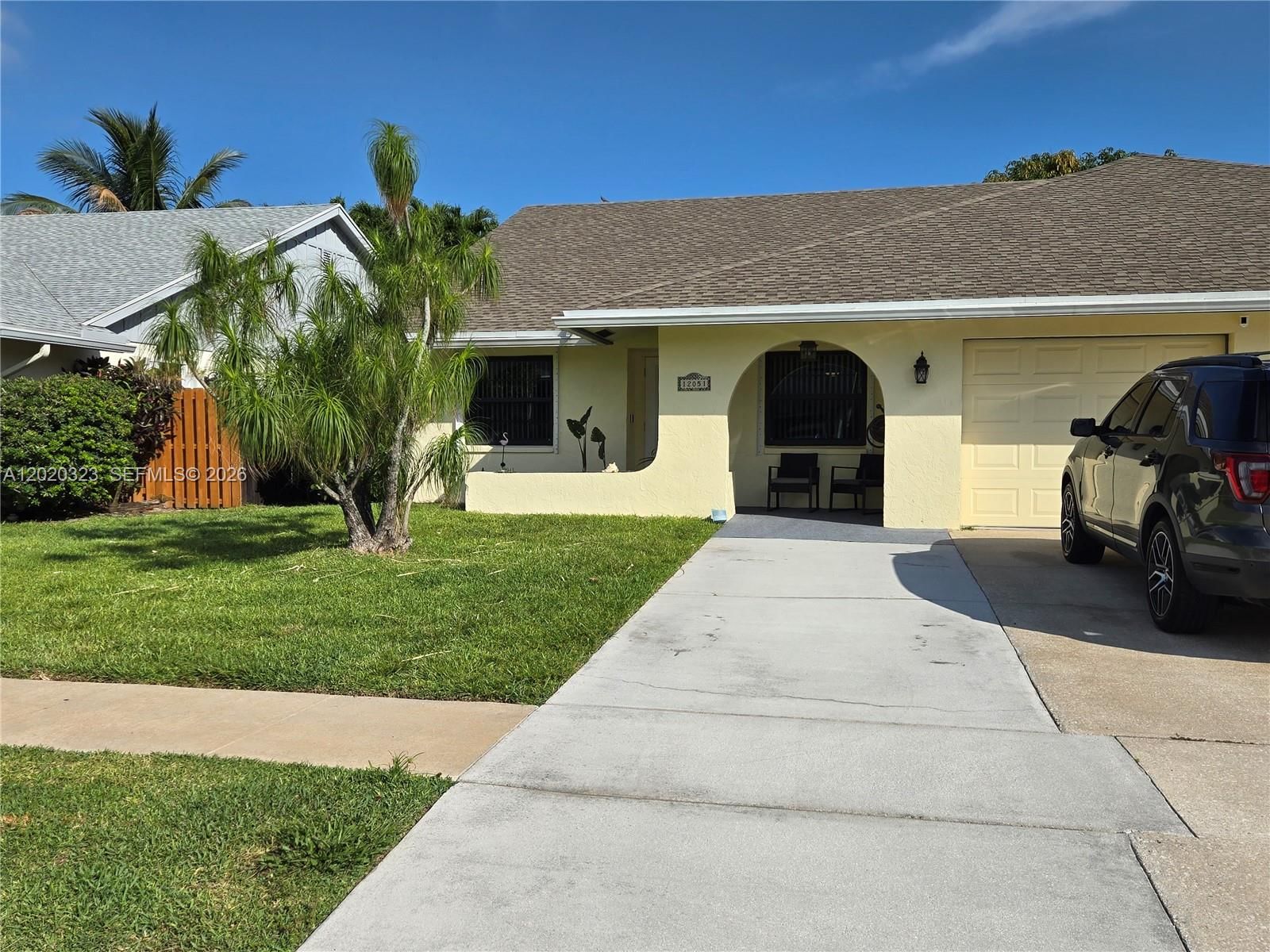 Real estate property located at 12051 Suellen Cir, Palm Beach, Channing Villas Of Wellin, Wellington, FL