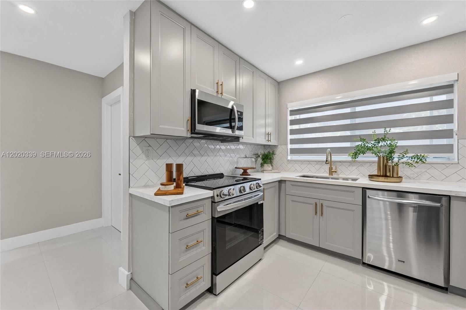 Real estate property located at 2221 170th St, Miami-dade, Radio Heights, Miami Gardens, FL