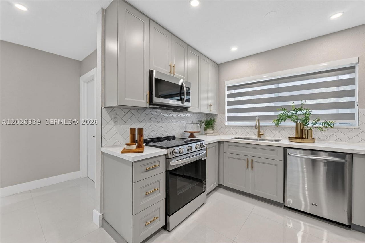 Real estate property located at 2221 170th St, Miami-dade, Radio Heights, Miami Gardens, FL