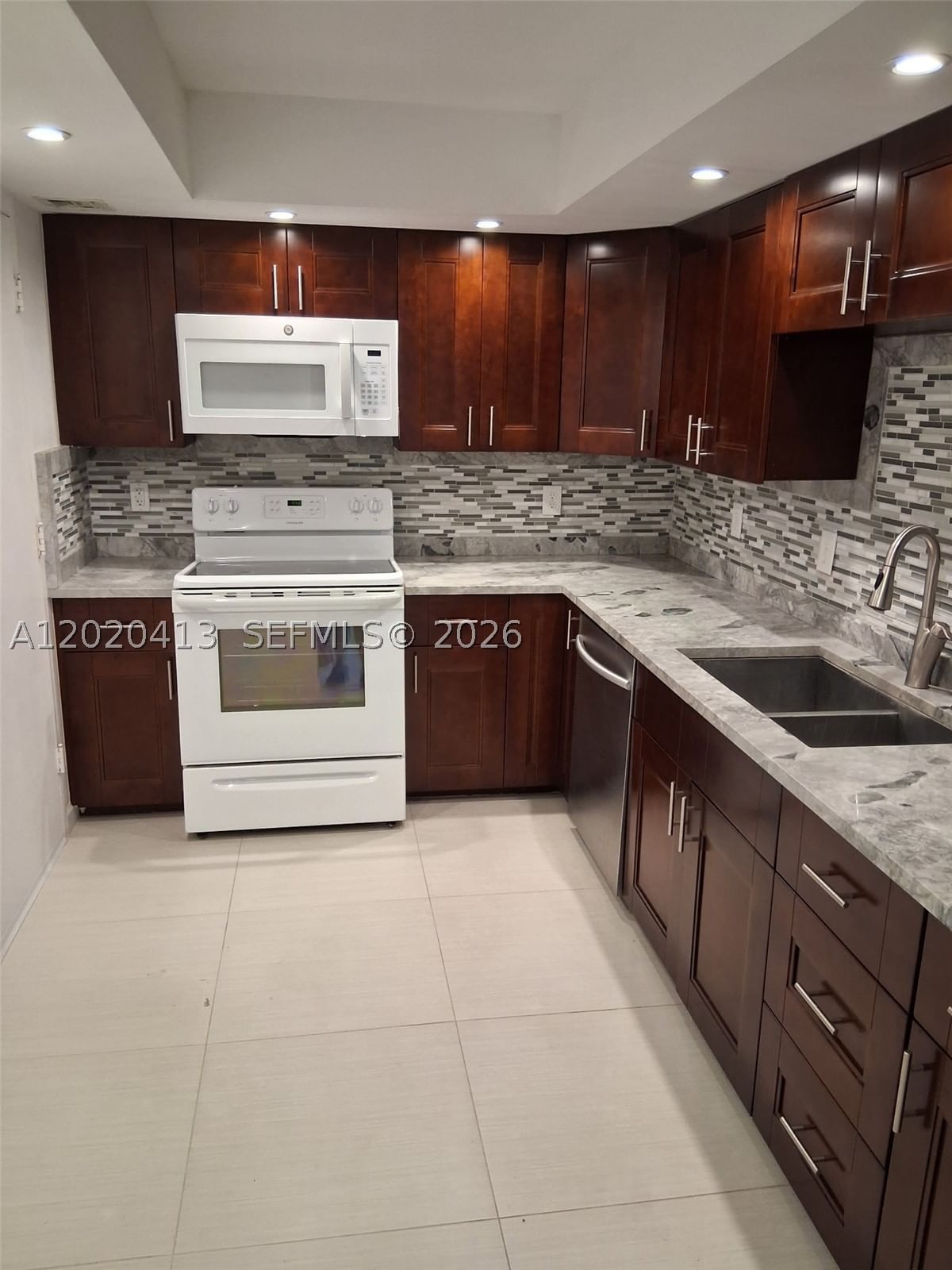 Real estate property located at 405 Ocean Blvd #1815, Broward, Parliament House Condo, Pompano Beach, FL