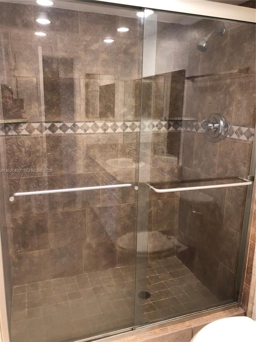 Real estate property located at 210 Lakeview Dr #207, Broward, Building Seven Of Racquet, Weston, FL