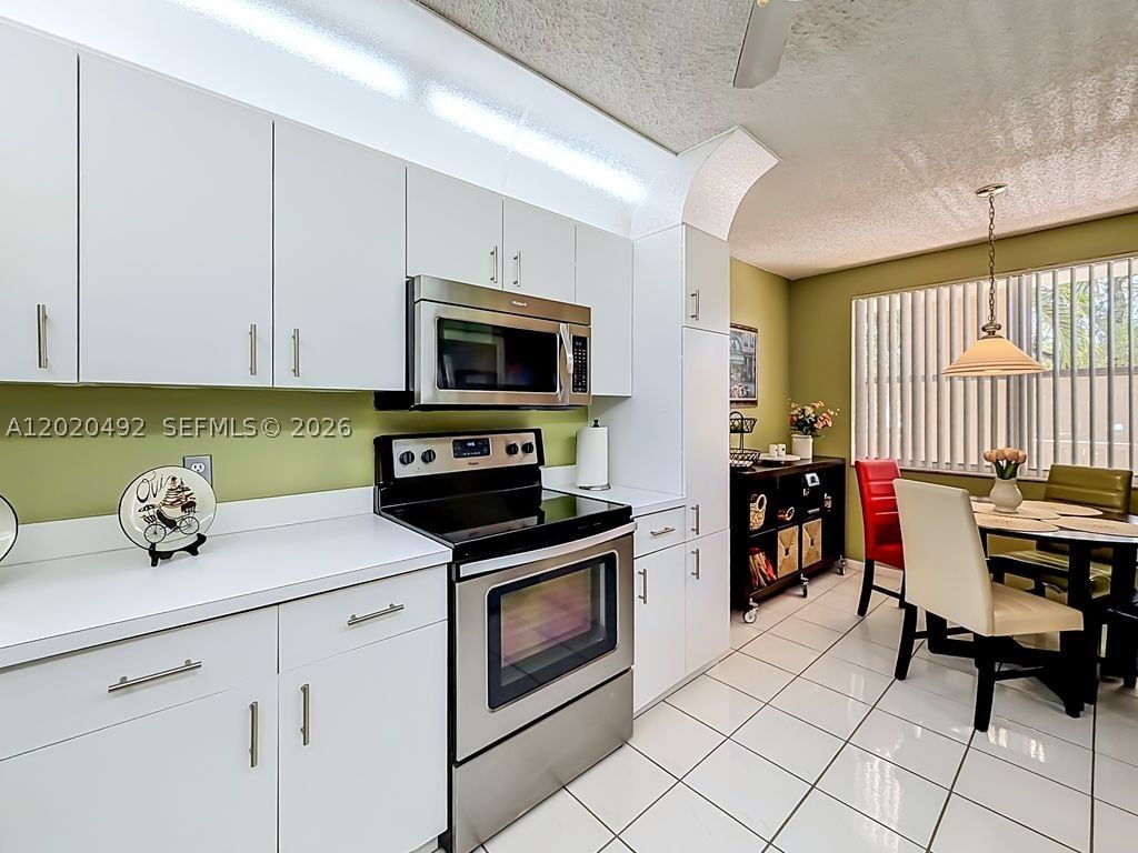 Real estate property located at 10208 24th Pl #203, Broward, Sunrise Lakes 203 Condo, Sunrise, FL