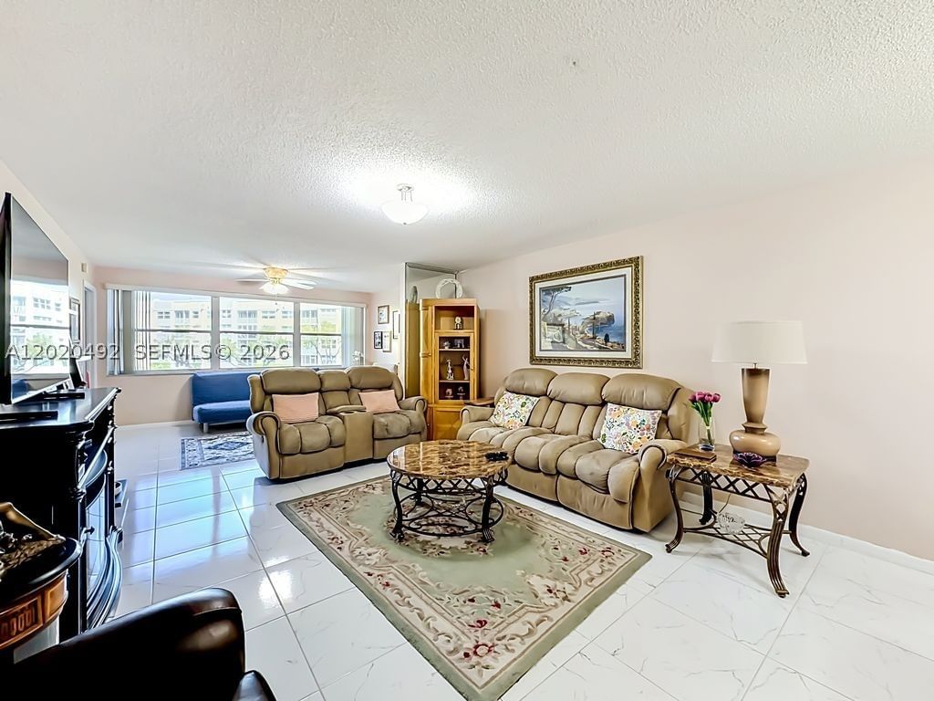 Real estate property located at 10208 24th Pl #203, Broward, Sunrise Lakes 203 Condo, Sunrise, FL