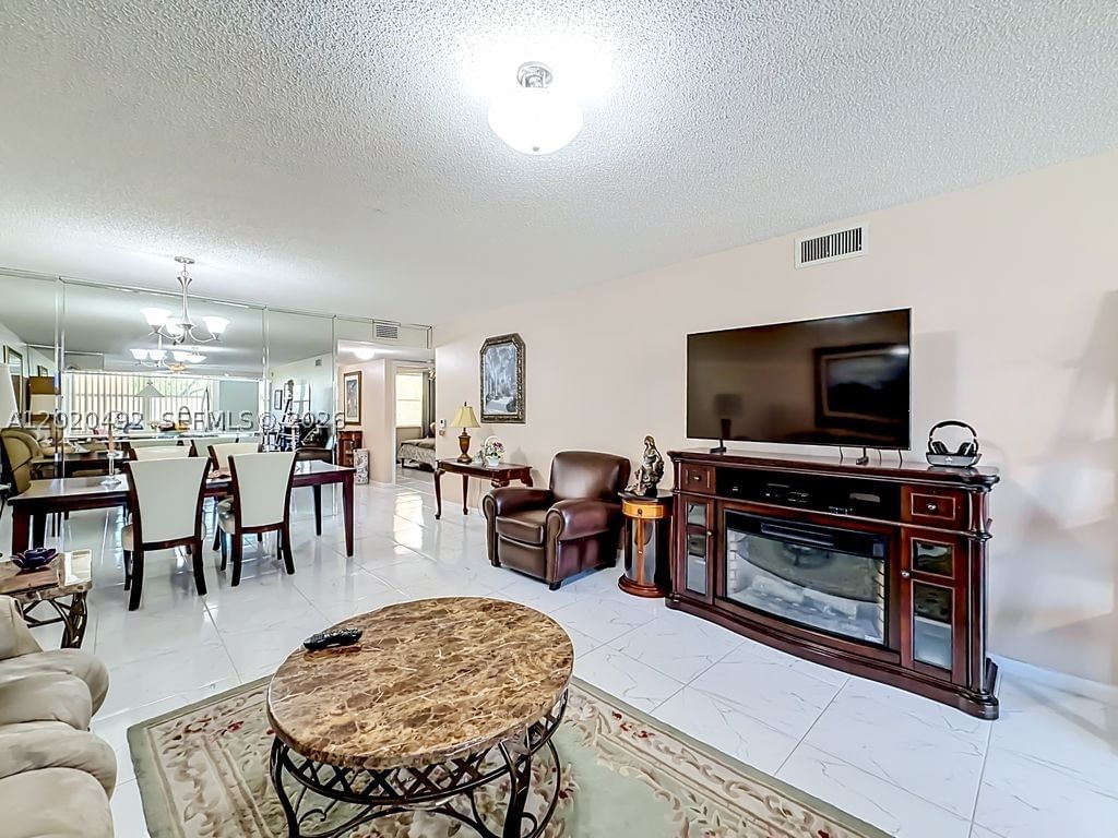 Real estate property located at 10208 24th Pl #203, Broward, Sunrise Lakes 203 Condo, Sunrise, FL