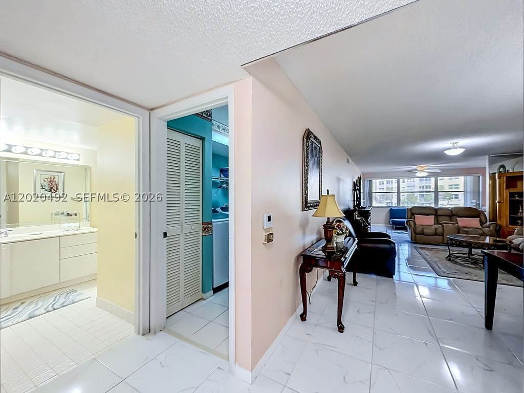 Real estate property located at 10208 24th Pl #203, Broward, Sunrise Lakes 203 Condo, Sunrise, FL