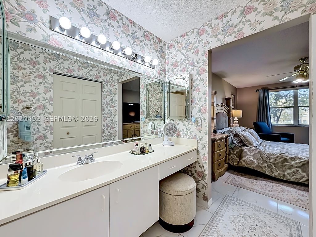 Real estate property located at 10208 24th Pl #203, Broward, Sunrise Lakes 203 Condo, Sunrise, FL