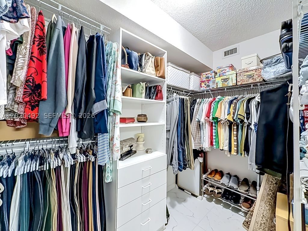 Real estate property located at 10208 24th Pl #203, Broward, Sunrise Lakes 203 Condo, Sunrise, FL